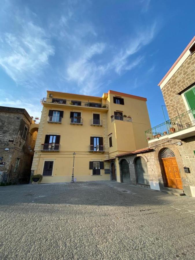 Vesuvio House Appartamento Indipendente E Centrale Sant'Agnello Luaran gambar