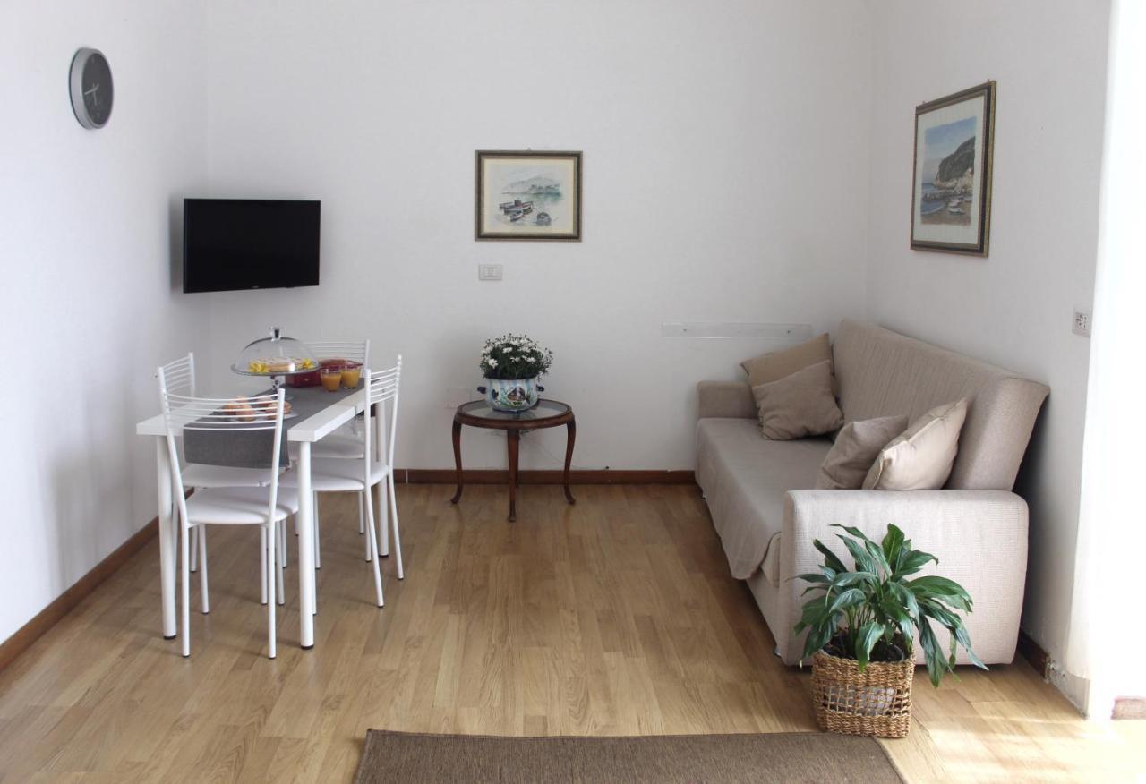 Vesuvio House Appartamento Indipendente E Centrale Sant'Agnello Luaran gambar